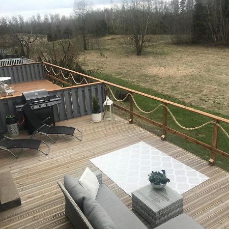 Tyylikaes Rivitaloasunto Lohjalla Luaran gambar