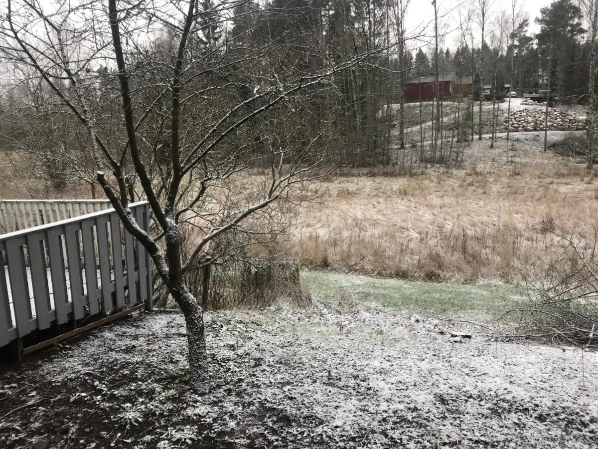 Tyylikaes Rivitaloasunto Lohjalla Luaran gambar