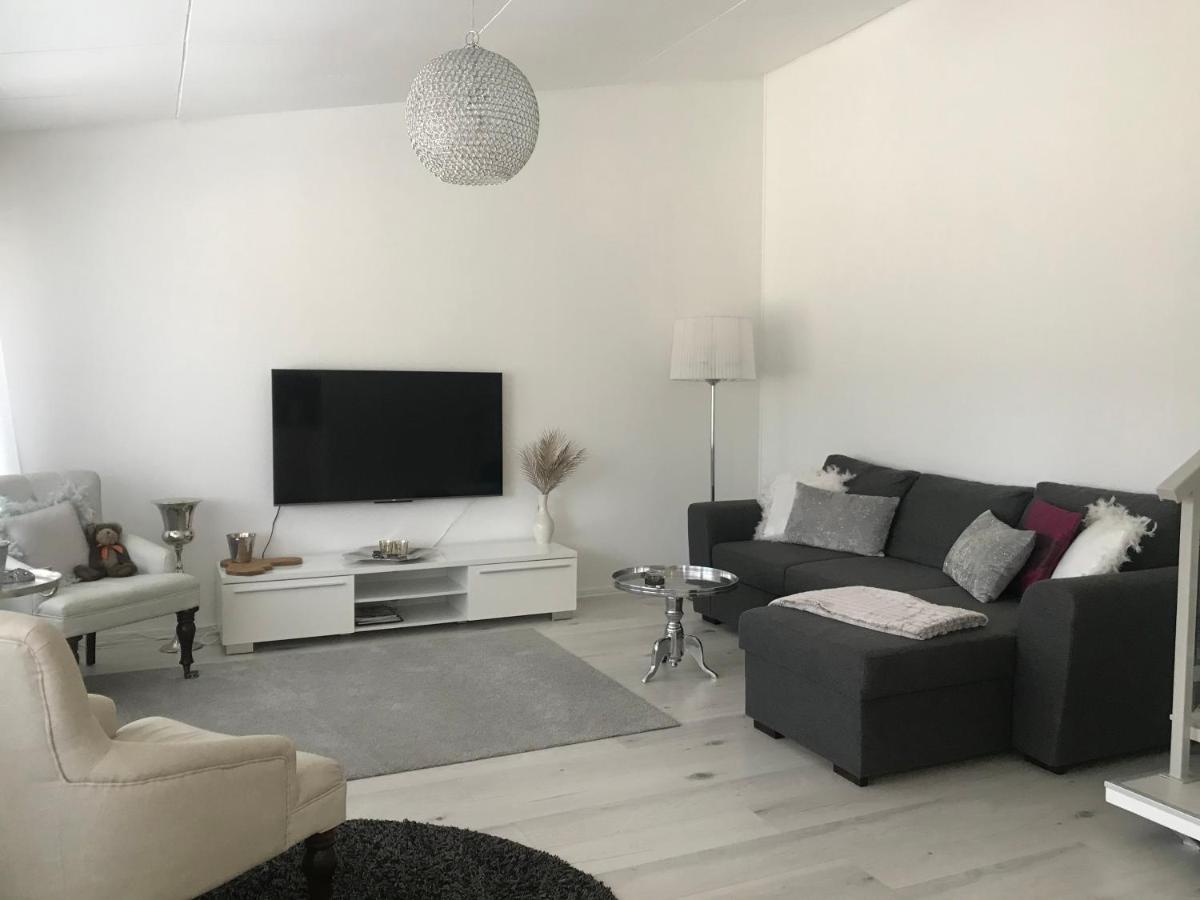 Tyylikaes Rivitaloasunto Lohjalla Luaran gambar
